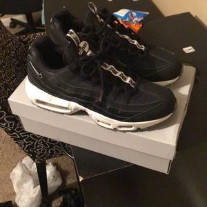 Black nike air maxes